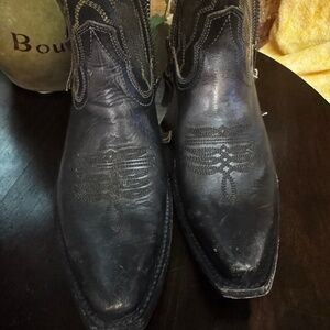 FreeBird WOLFIE - a western Ankle Boot size 8